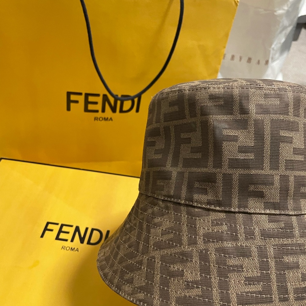 New condition fendi bucket hat